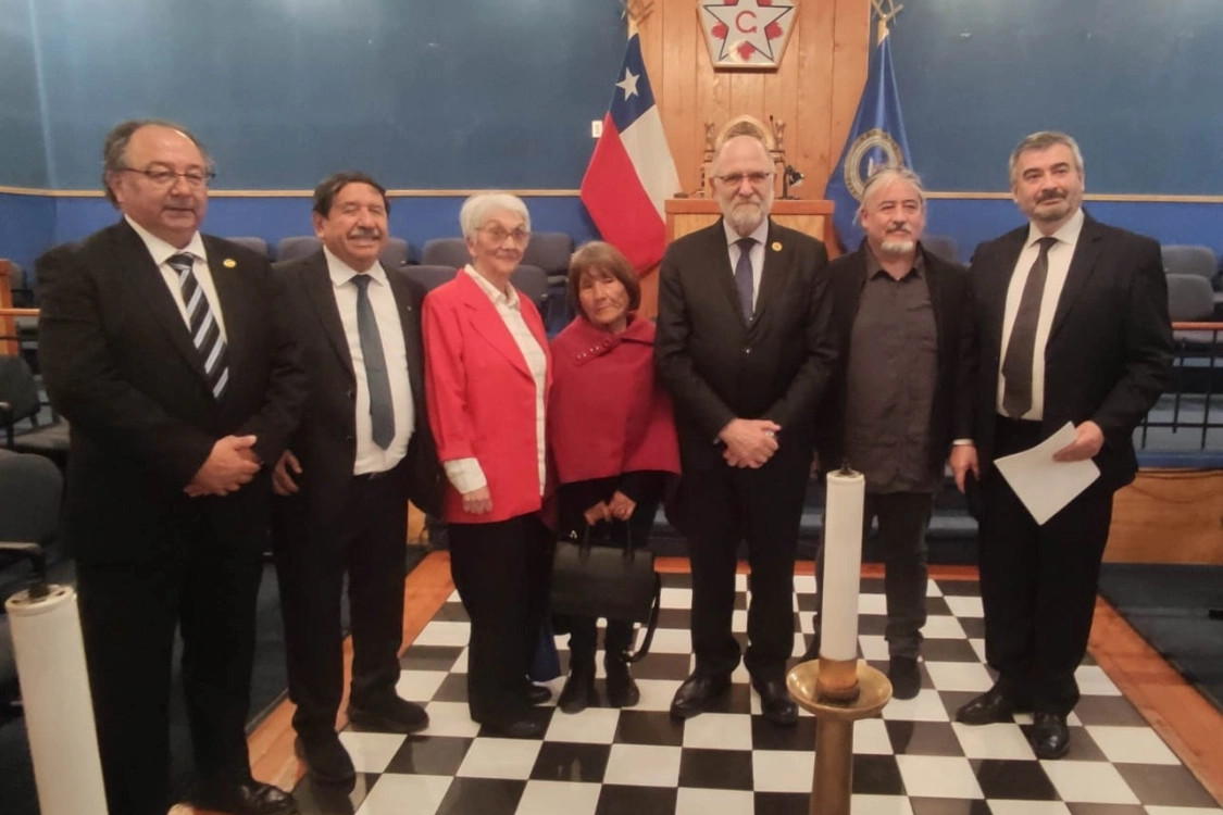 El equipo de la liga contra el alcoholismo con el Gran maestro Nacional